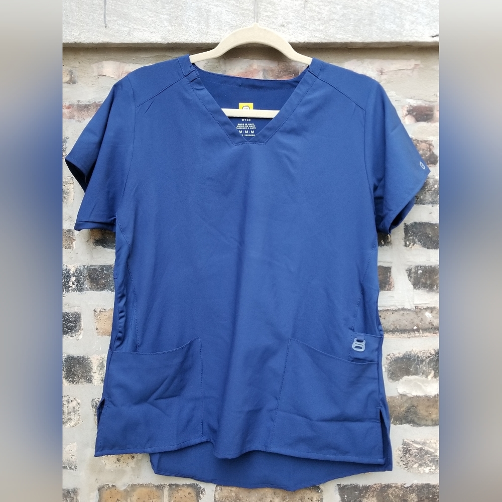 Wonder Wink - Women's modern fit, Scrub top, Medium, Navy blue